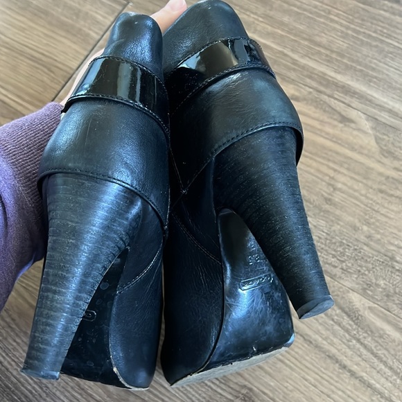 COACH Vintage Boots with Buckle - Black Leather, slight platform inside - Picture 9 of 9